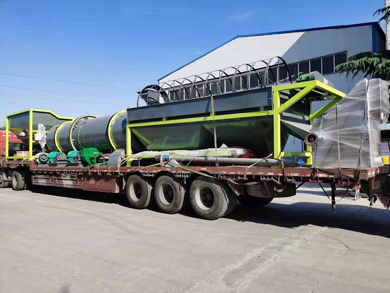 發(fā)往山東的兩車生活垃圾處理設備裝車完畢